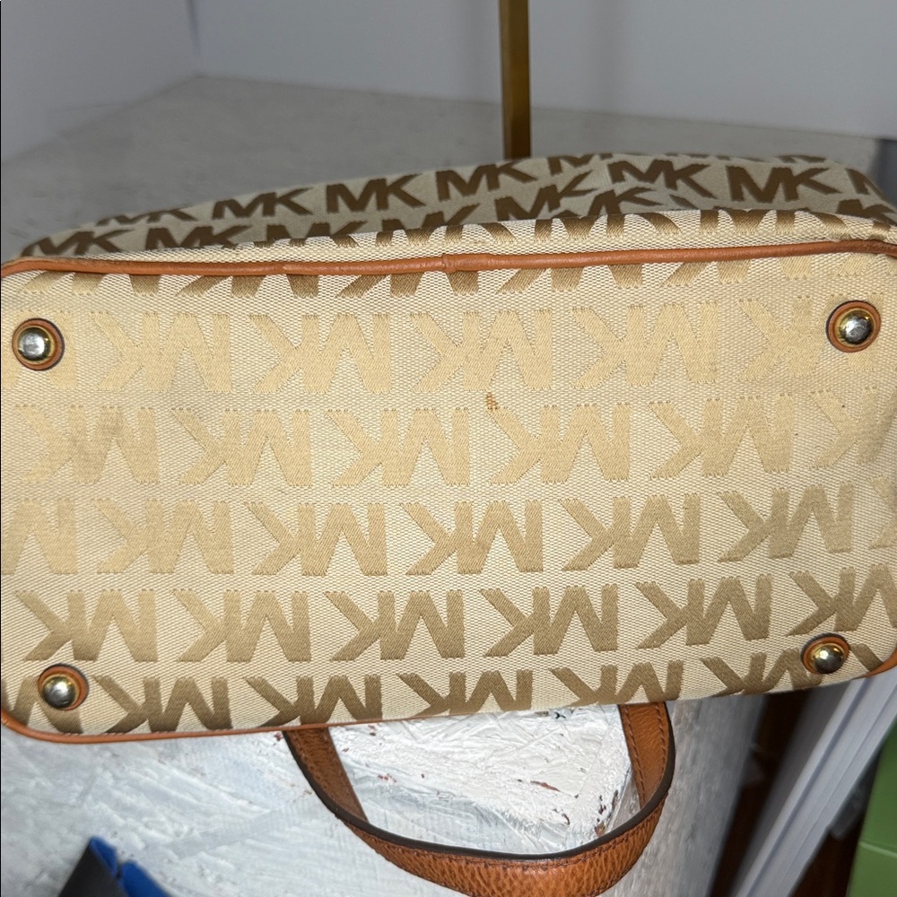 Michael Kors signature logo tan bag with brown leather trim adj shoulder straps - Picture 12 of 14
